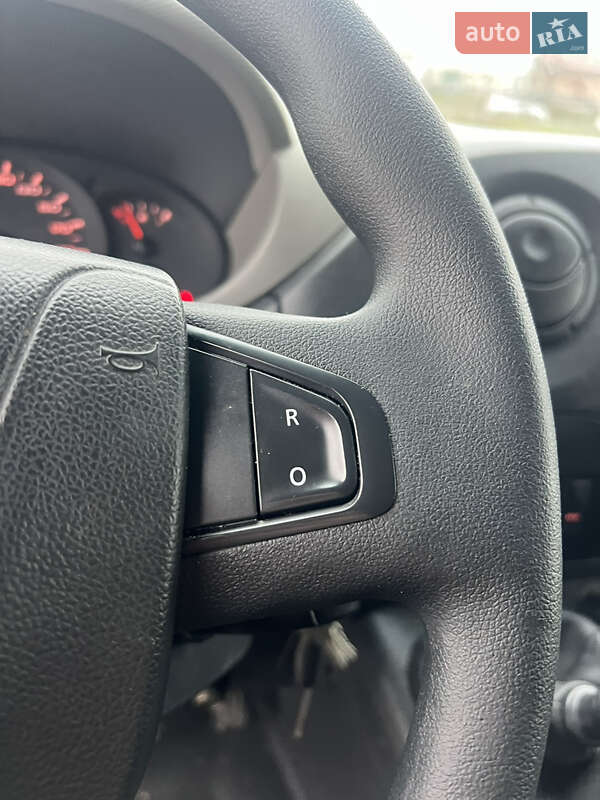 Вантажний фургон Renault Master 2015 в Луцьку