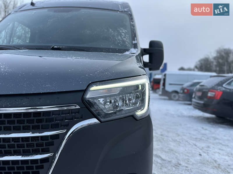 Вантажний фургон Renault Master 2022 в Рівному
