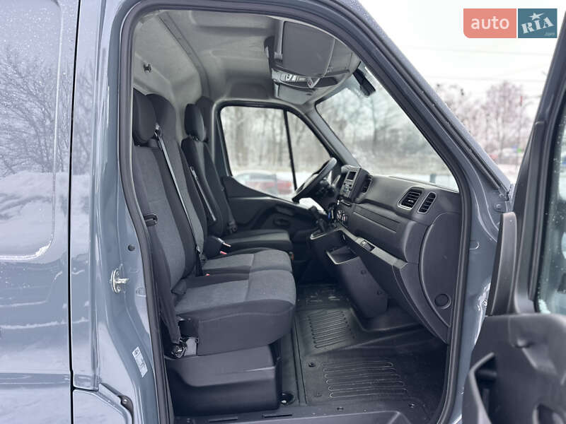 Вантажний фургон Renault Master 2022 в Рівному