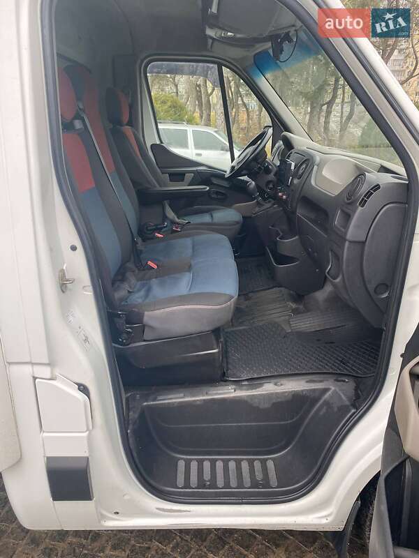 Вантажний фургон Renault Master 2016 в Дніпрі
