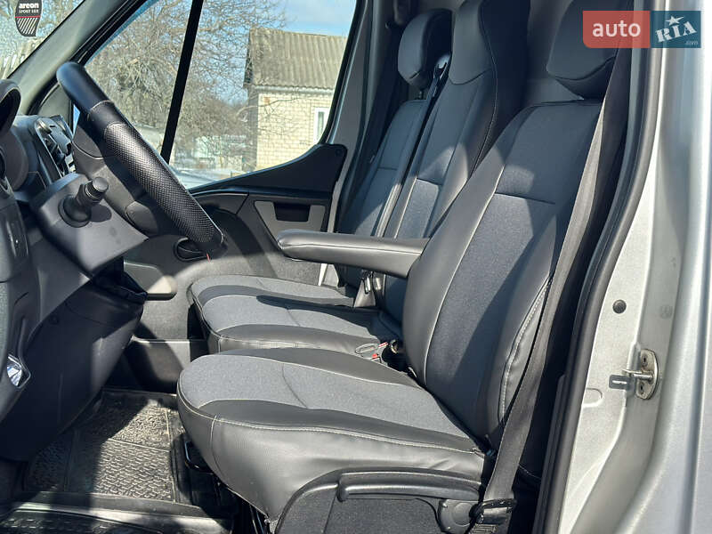 Вантажний фургон Renault Master 2017 в Первомайську