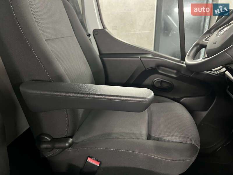 Вантажний фургон Renault Master 2021 в Полтаві