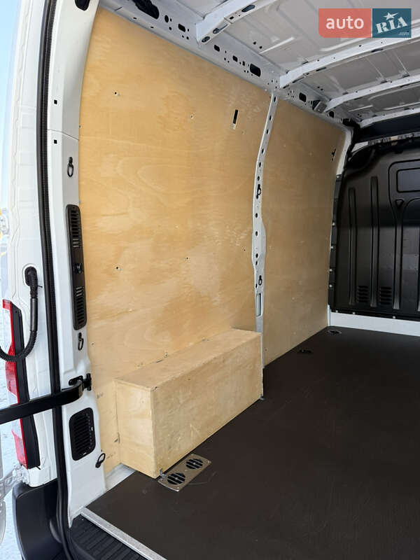 Грузовой фургон Renault Master 2022 в Киеве