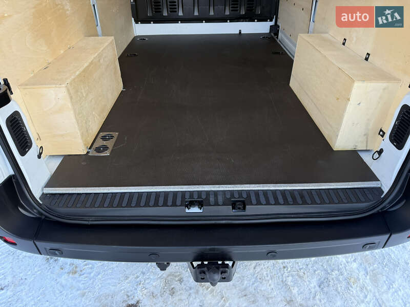 Грузовой фургон Renault Master 2022 в Киеве