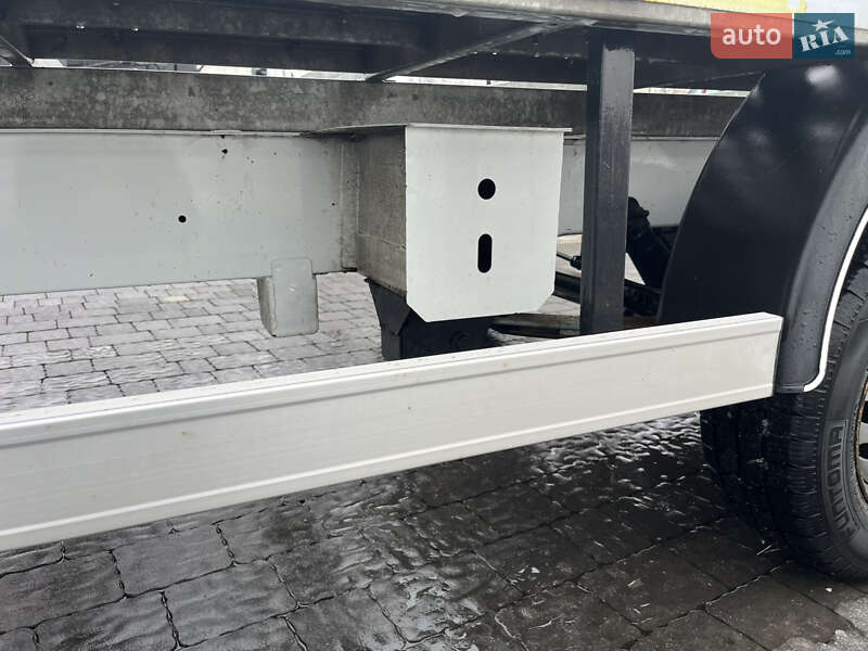 Евакуатор Renault Master 2016 в Львові