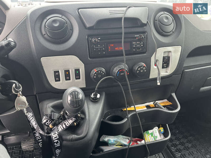 Евакуатор Renault Master 2016 в Львові