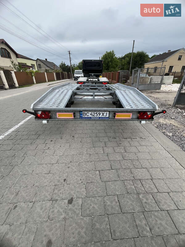 Евакуатор Renault Master 2016 в Львові