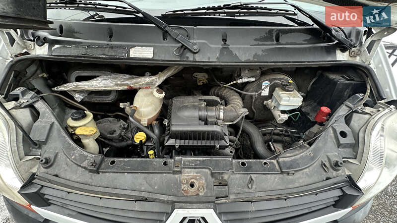 Грузовой фургон Renault Master 2009 в Умани