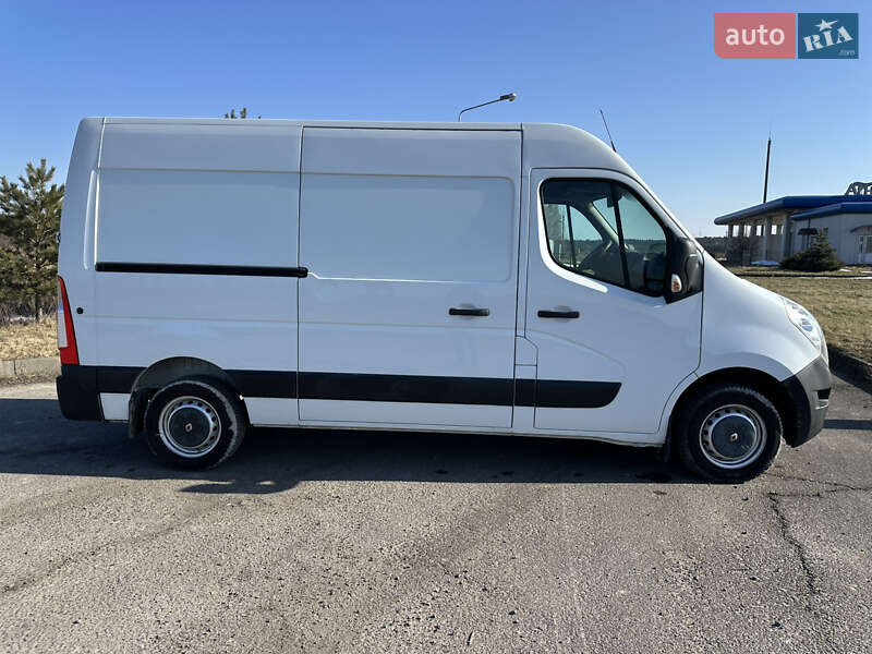 Вантажний фургон Renault Master 2016 в Радехові