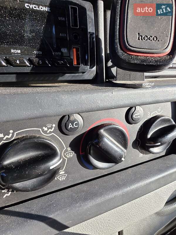 Вантажний фургон Renault Master 2004 в Івано-Франківську