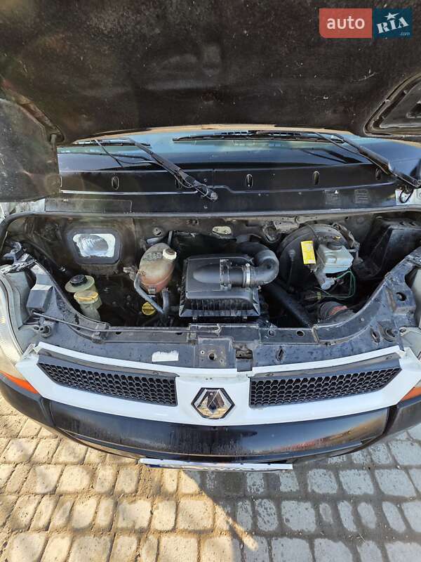 Вантажний фургон Renault Master 2004 в Івано-Франківську