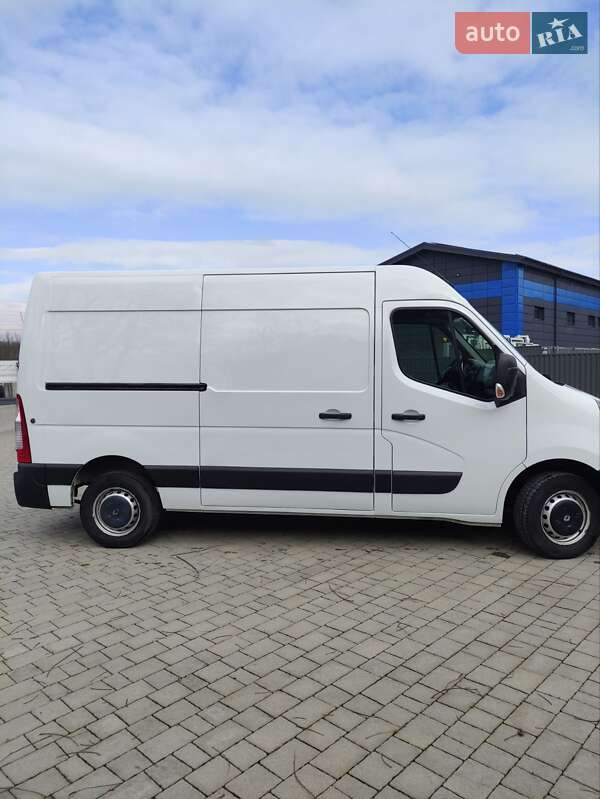 Грузовой фургон Renault Master 2015 в Львове