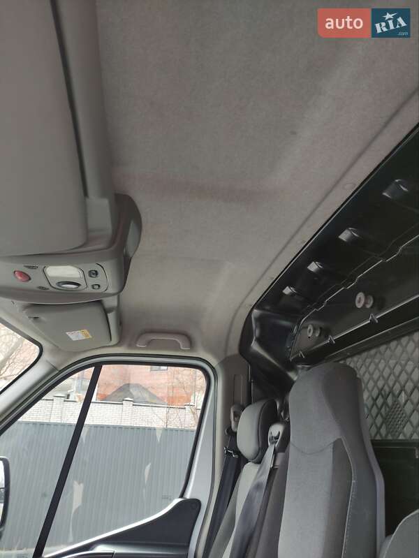 Грузовой фургон Renault Master 2015 в Львове