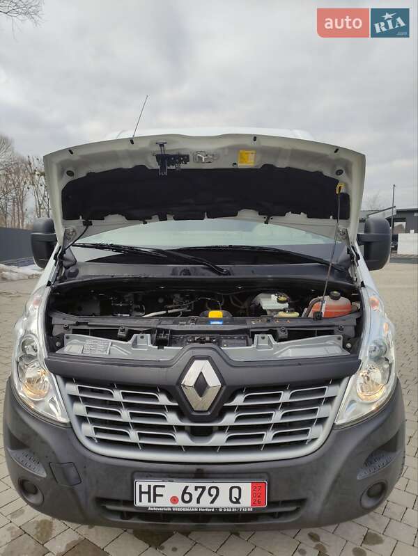 Грузовой фургон Renault Master 2015 в Львове