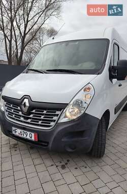 Вантажний фургон Renault Master 2015 в Львові