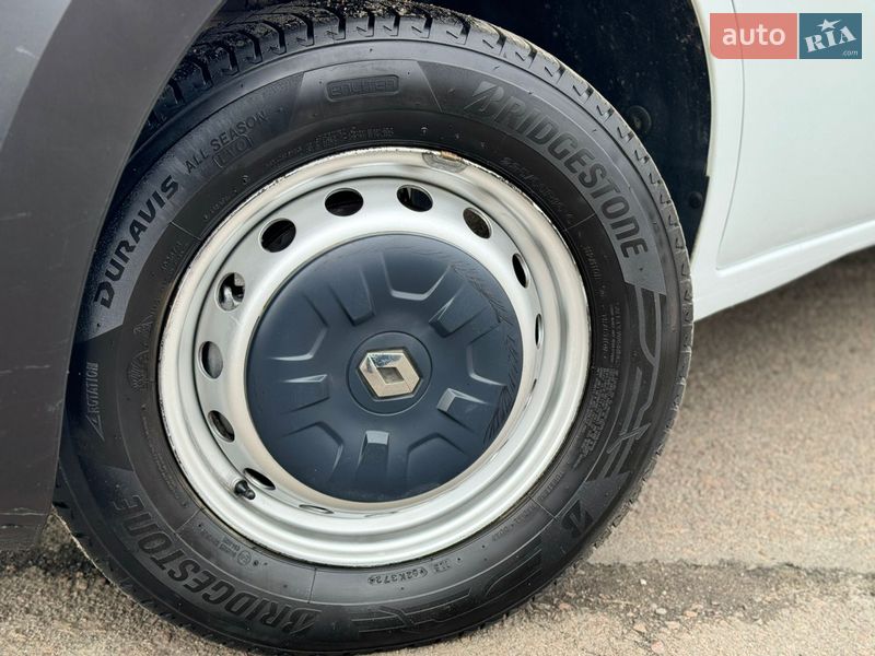 Вантажопасажирський фургон Renault Master 2017 в Києві