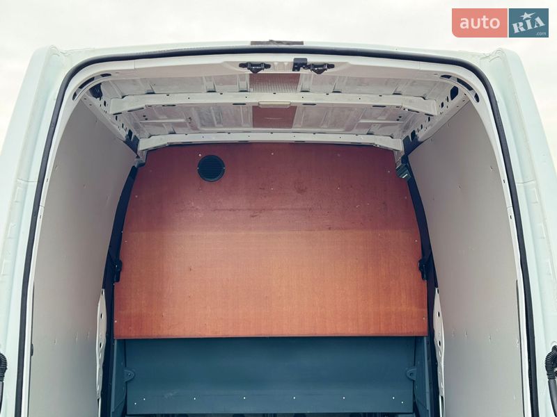 Вантажопасажирський фургон Renault Master 2017 в Києві