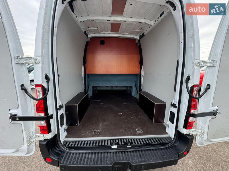 Вантажопасажирський фургон Renault Master 2017 в Києві