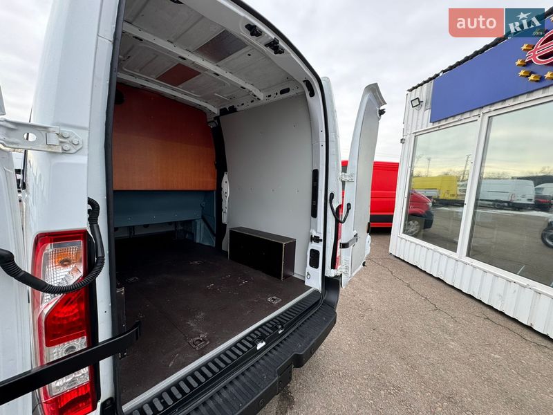 Вантажопасажирський фургон Renault Master 2017 в Києві