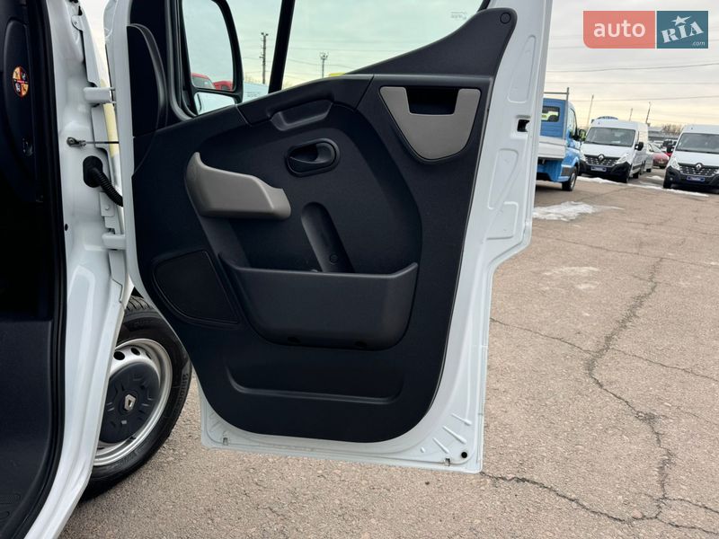 Вантажопасажирський фургон Renault Master 2017 в Києві