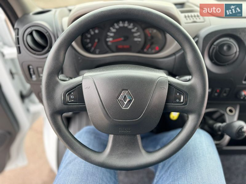 Вантажопасажирський фургон Renault Master 2017 в Києві