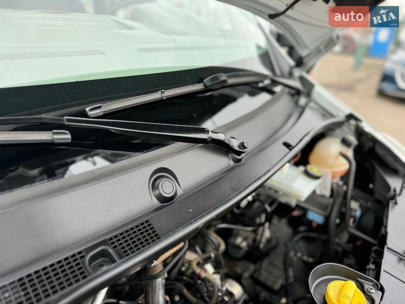 Вантажопасажирський фургон Renault Master 2017 в Києві