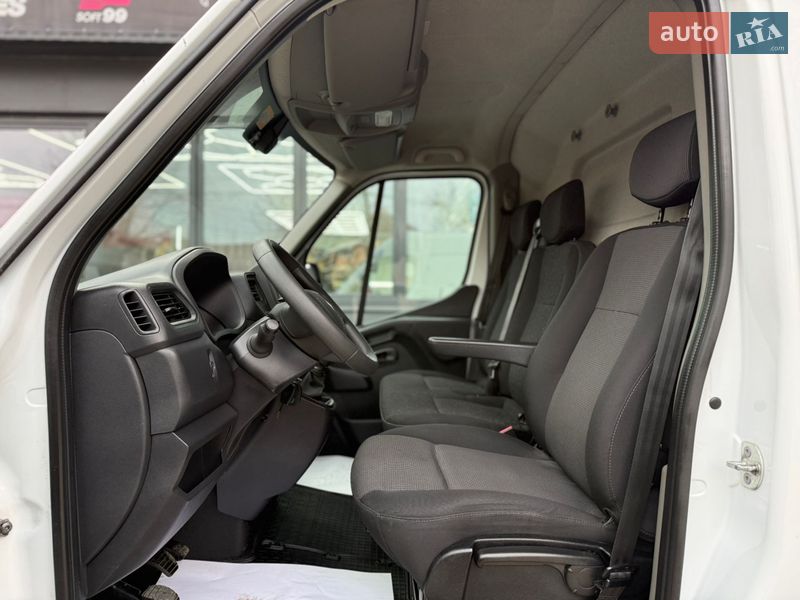 Вантажний фургон Renault Master 2021 в Чернівцях