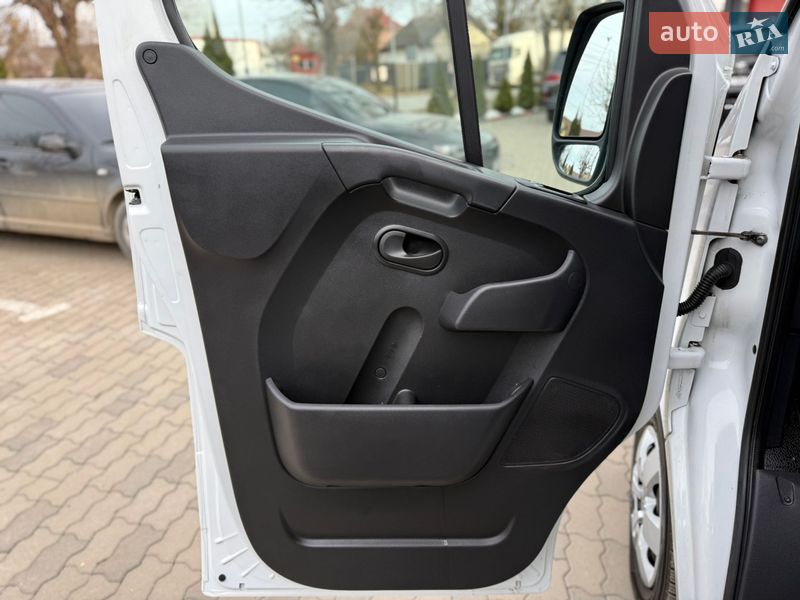 Вантажний фургон Renault Master 2021 в Чернівцях