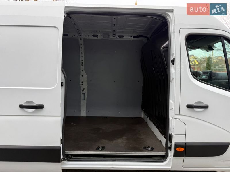 Вантажний фургон Renault Master 2021 в Чернівцях