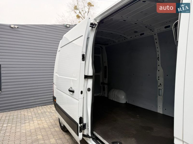 Вантажний фургон Renault Master 2021 в Чернівцях