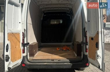 Грузовой фургон Renault Master 2015 в Львове