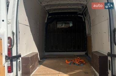 Грузовой фургон Renault Master 2015 в Львове