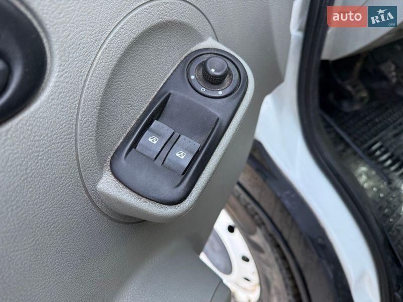 Вантажний фургон Renault Master 2005 в Львові