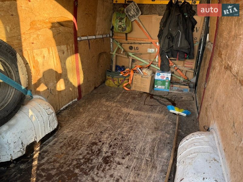 Вантажний фургон Renault Master 2005 в Львові