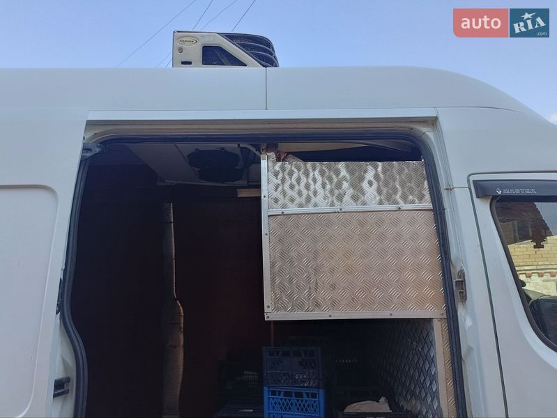 Вантажний фургон Renault Master 2015 в Сумах