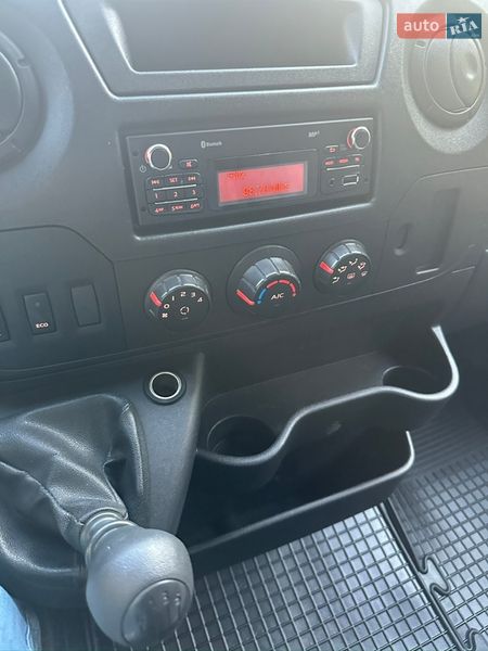 Грузопассажирский фургон Renault Master 2016 в Львове