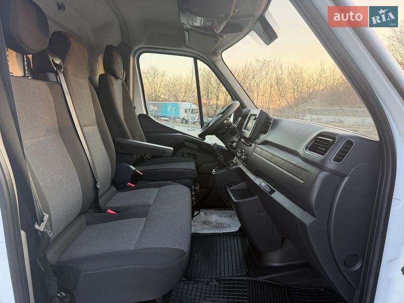 Вантажний фургон Renault Master 2023 в Дубні