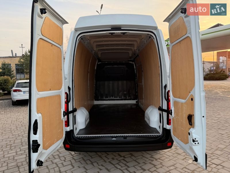 Грузовой фургон Renault Master 2017 в Дубно