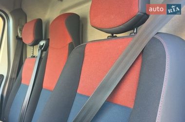 Вантажопасажирський фургон Renault Master 2015 в Почаєві