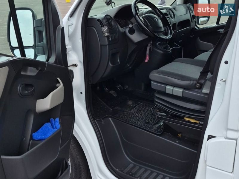 Вантажний фургон Renault Master 2014 в Рівному