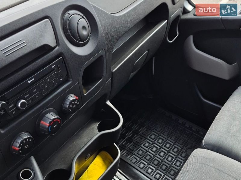 Вантажний фургон Renault Master 2014 в Рівному