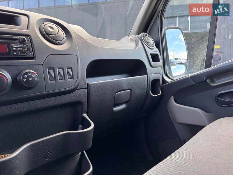 Грузовой фургон Renault Master 2017 в Львове