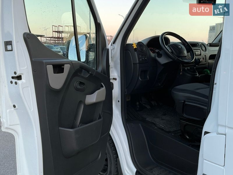 Грузопассажирский фургон Renault Master 2015 в Киеве