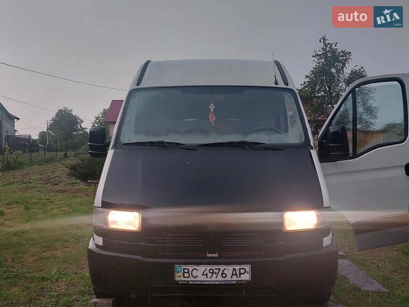 Грузовой фургон Renault Master 2001 в Львове