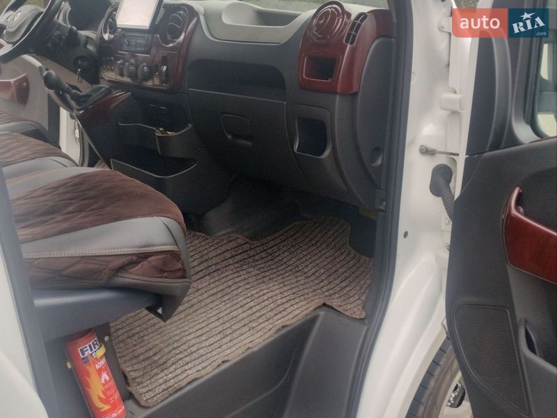 Вантажопасажирський фургон Renault Master 2015 в Костопілі