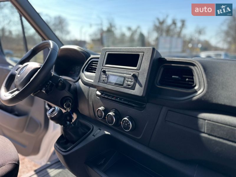 Вантажний фургон Renault Master 2021 в Рівному