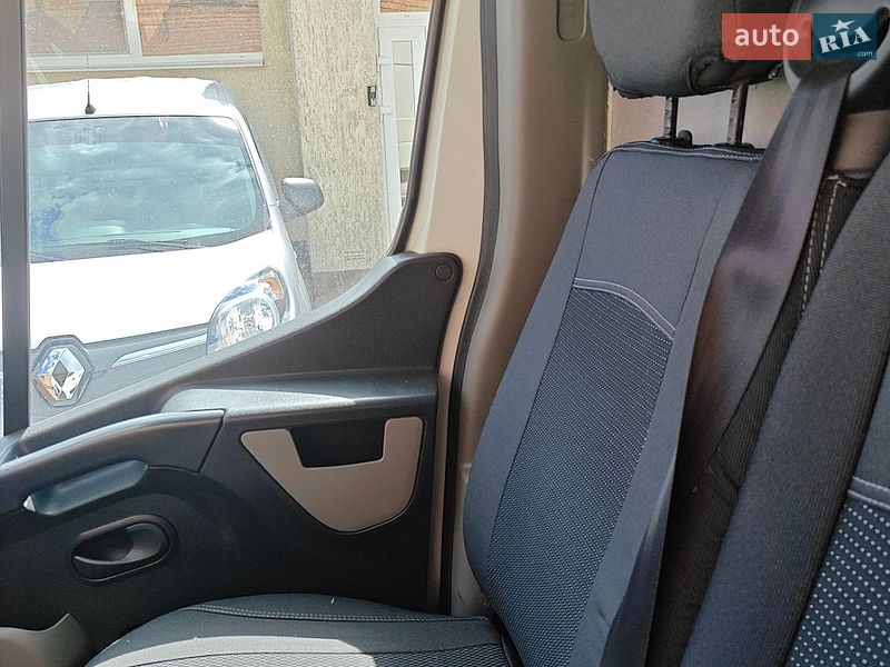 Мікроавтобус вантажний (до 3,5т) Renault Master 2015 в Полтаві