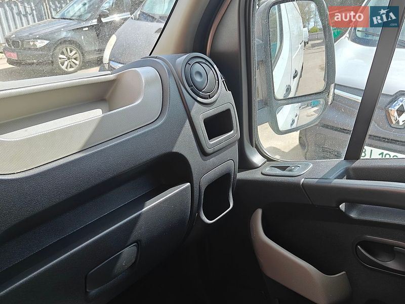 Мікроавтобус вантажний (до 3,5т) Renault Master 2015 в Полтаві