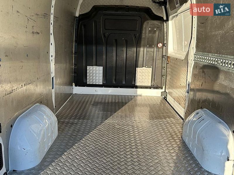 Вантажний фургон Renault Master 2019 в Дніпрі