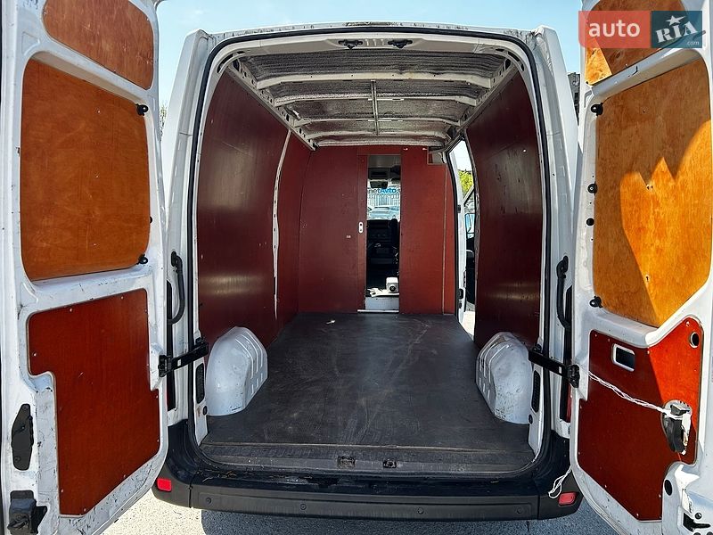 Грузовой фургон Renault Master 2017 в Львове